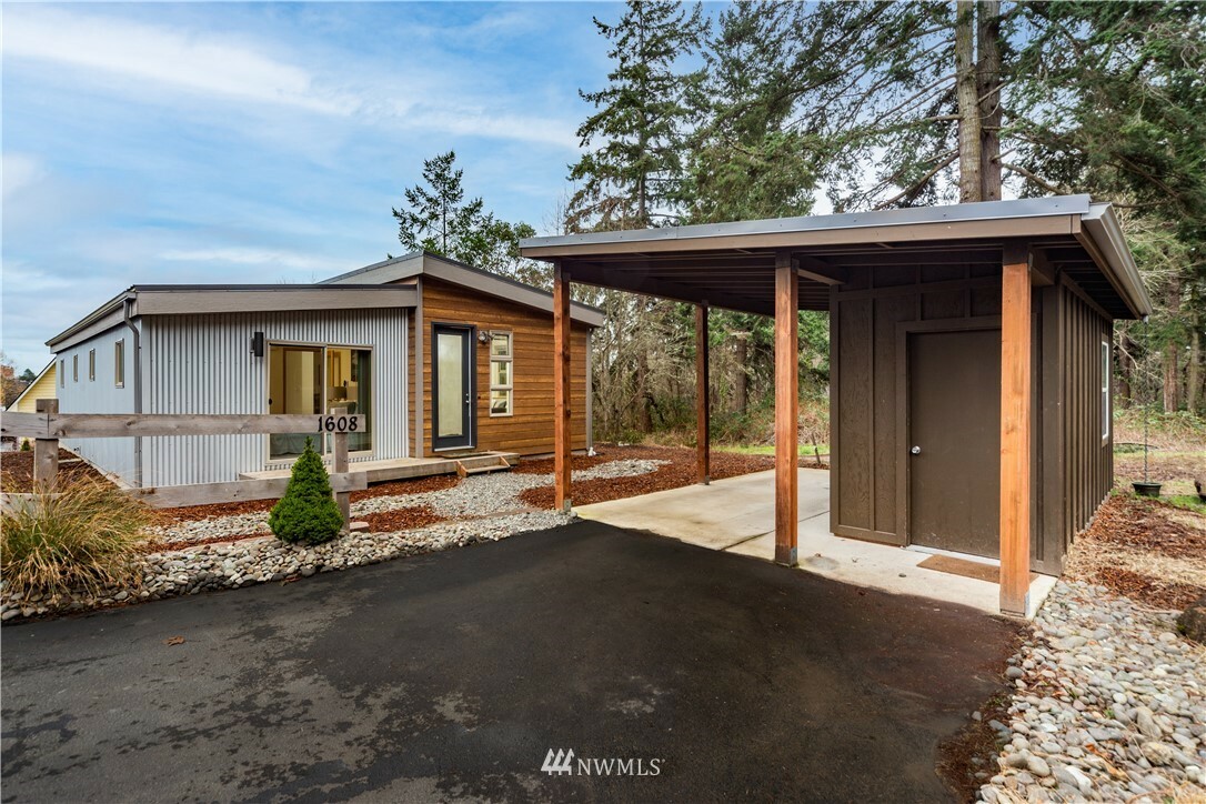 Property Photo:  1608 Hill Street  WA 98368 