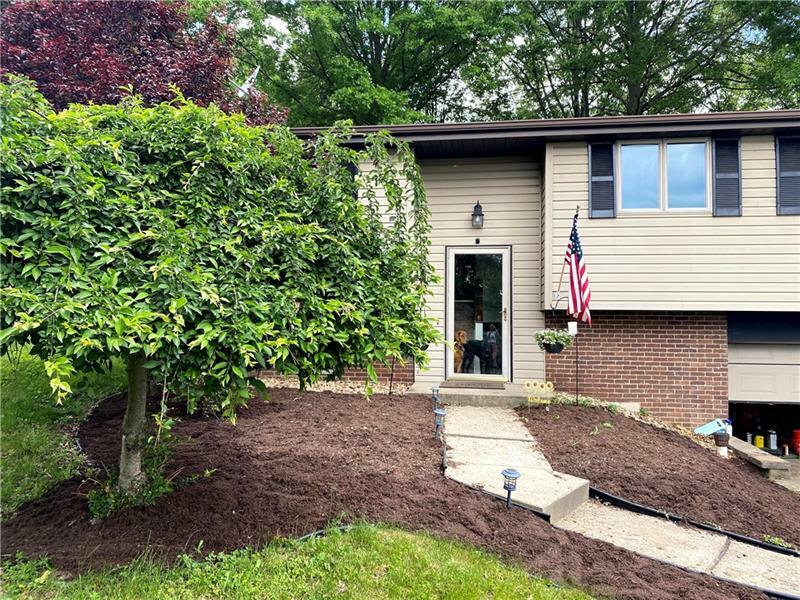 Property Photo:  215 Old Oak Road  PA 15317 