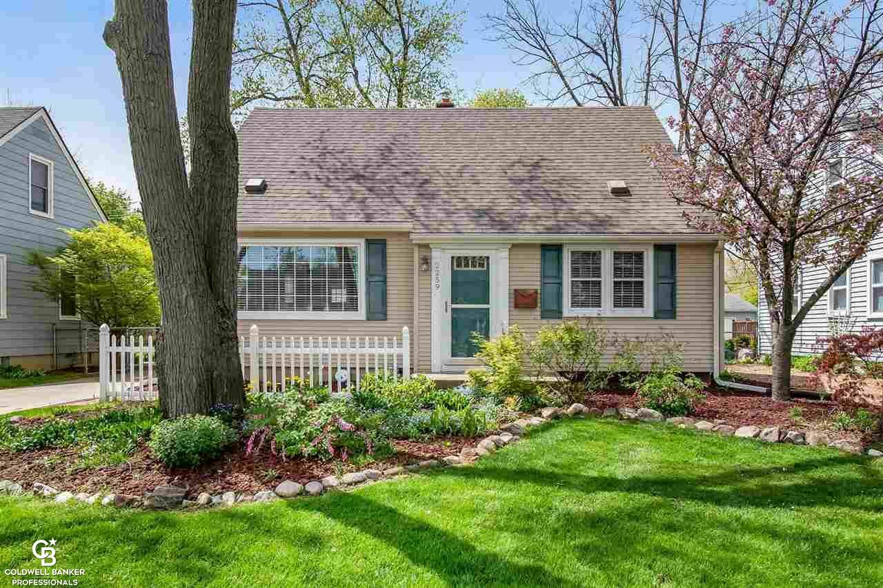 Property Photo:  2259 Cummings Ave  MI 48072 
