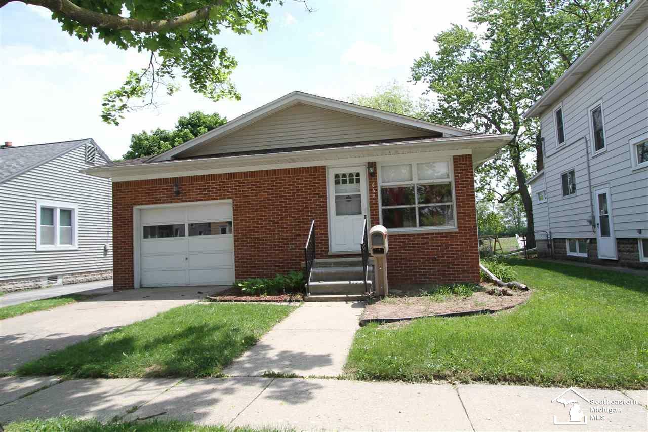 Property Photo:  662 Michigan Avenue  MI 48162 