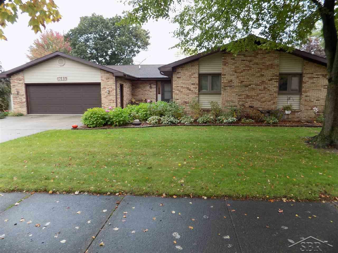 Property Photo:  1685 Ashwood Dr  MI 48757 