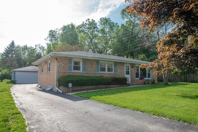 Property Photo: 5602 Woodward Avenue IL 60516