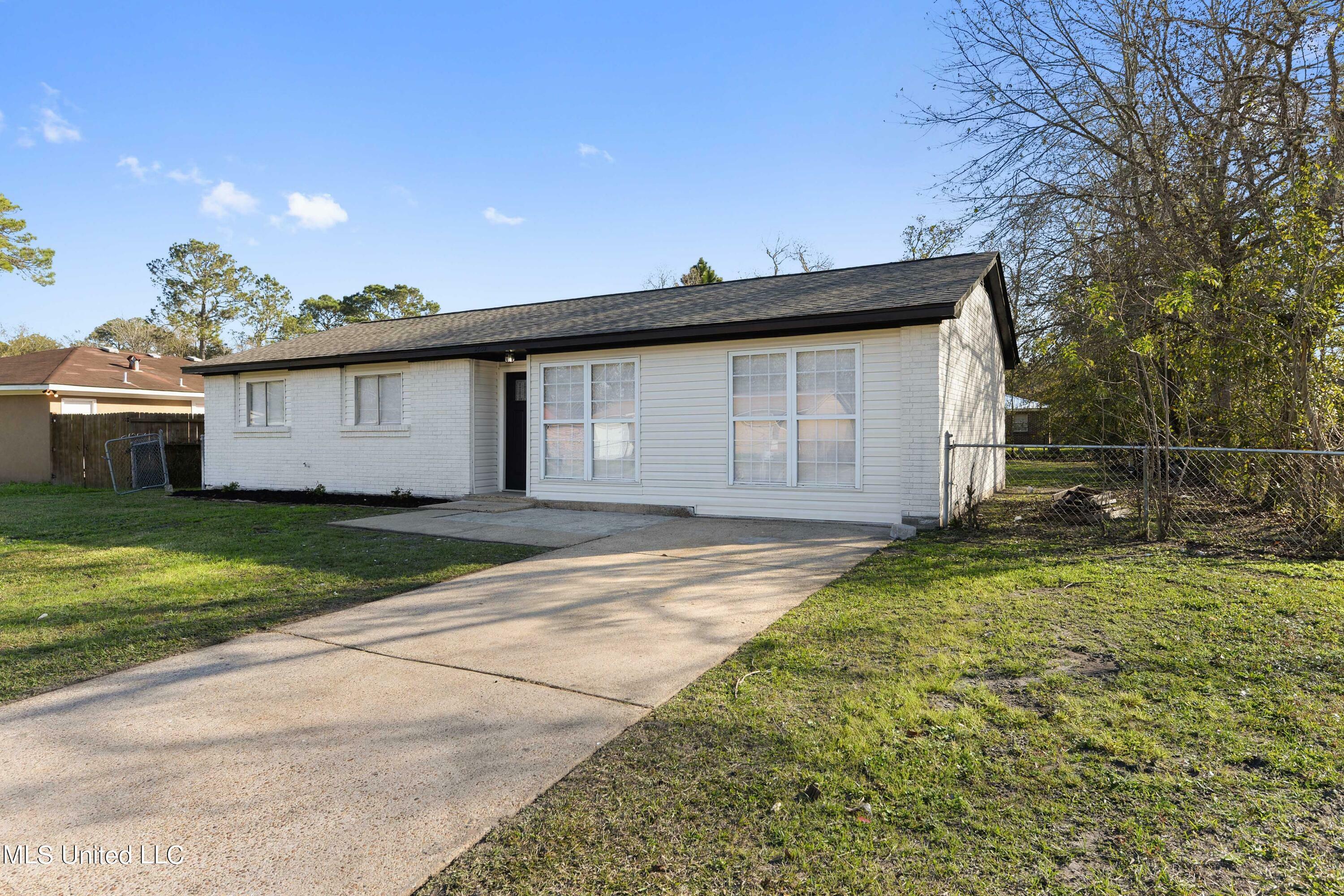 Property Photo:  2407 Northbrook Drive  MS 39553 