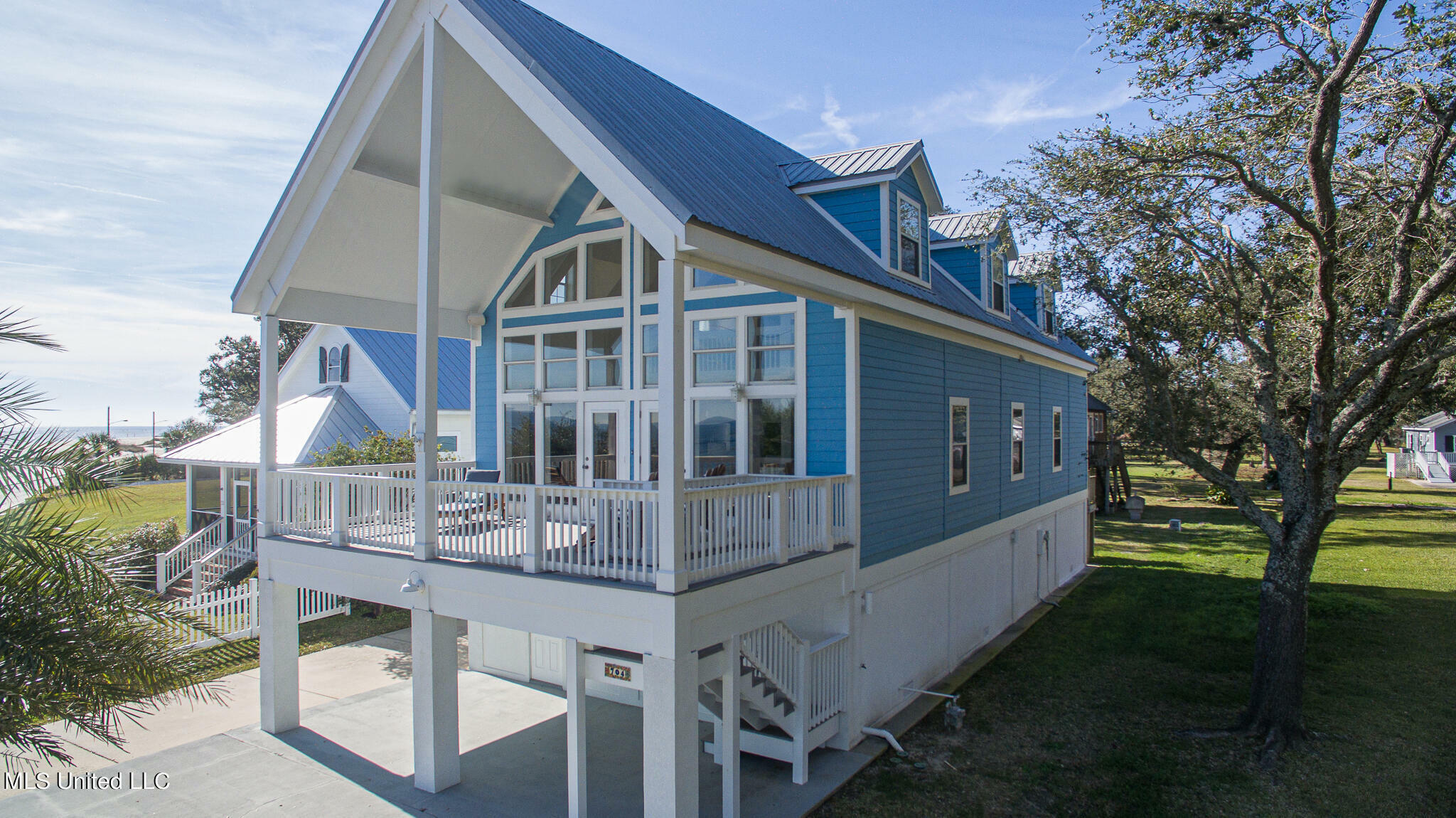 Property Photo:  704 S Beach Boulevard  MS 39520 