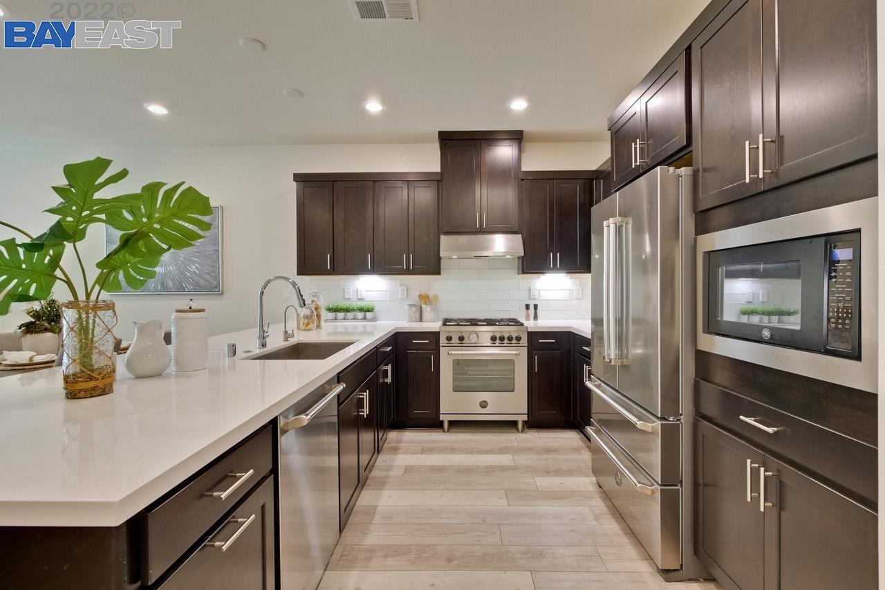 Property Photo: 1360 Civic Center Dr 3 CA 95050
