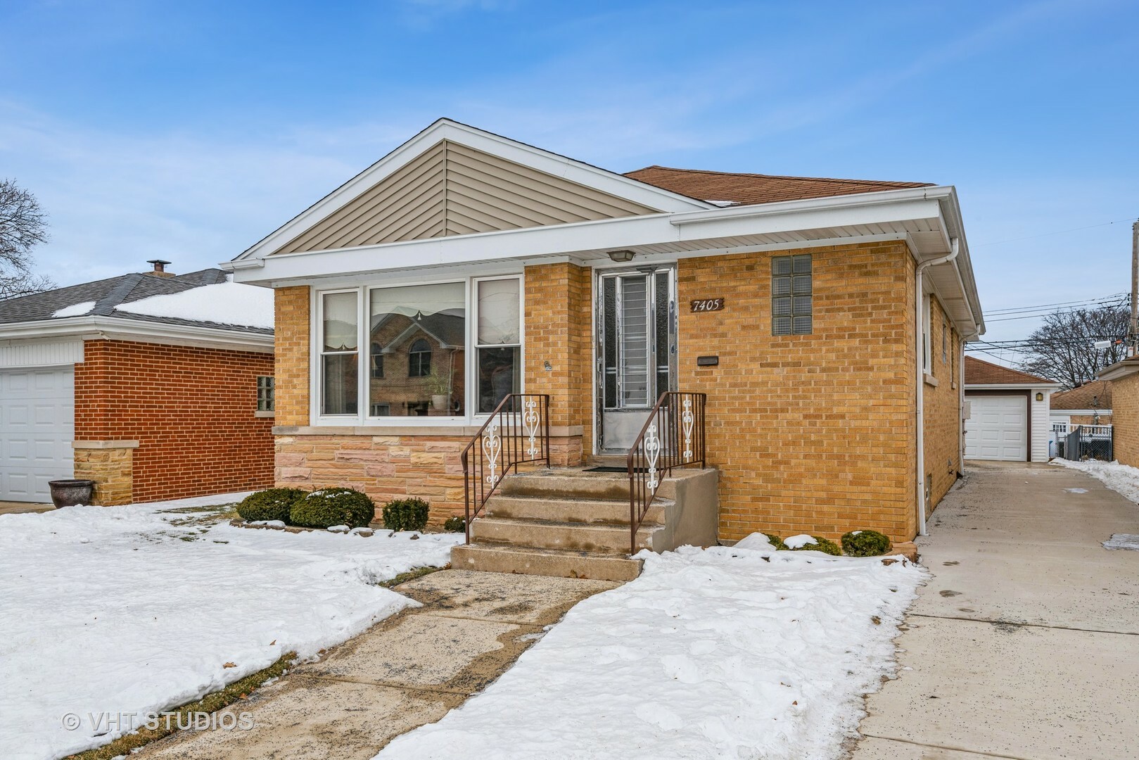 Property Photo: 7405 N Octavia Avenue IL 60631