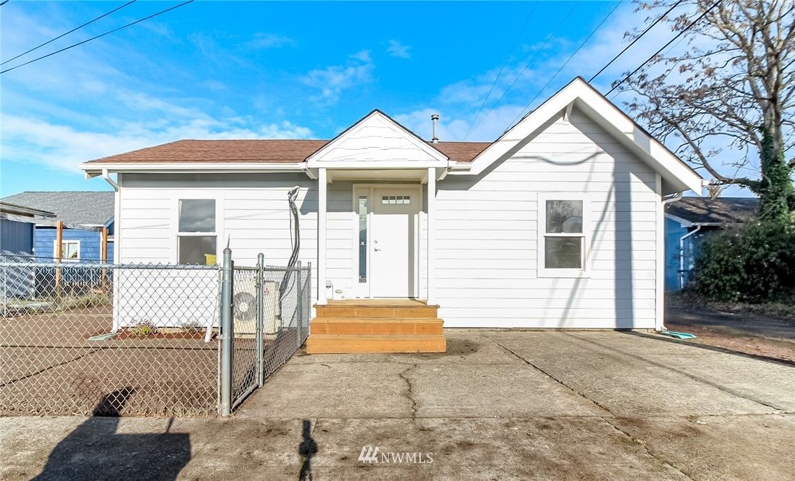 Property Photo: 719 W 3rd Street WA 98531