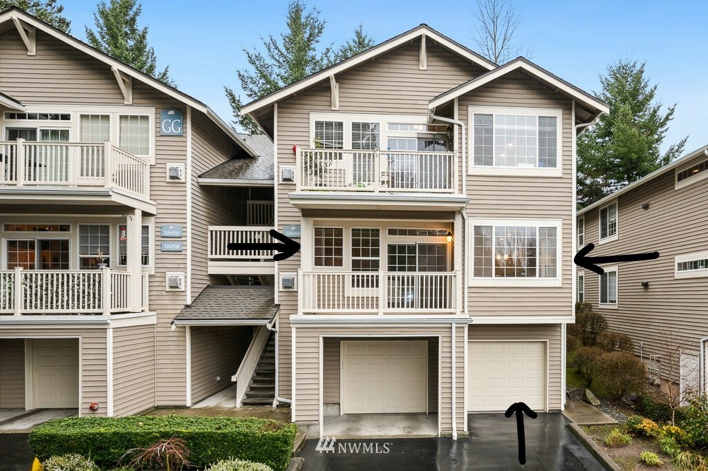 Property Photo:  18658 NE 56th Court Gg  WA 98052 