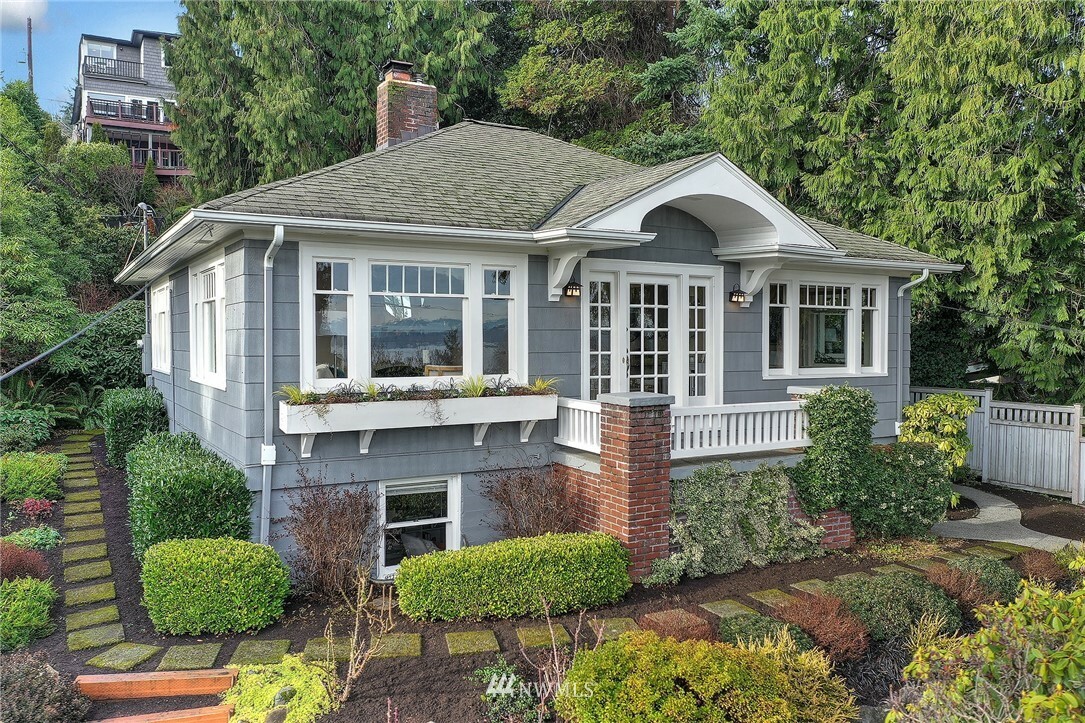 Property Photo:  707 Lake Washington Boulevard S  WA 98144 