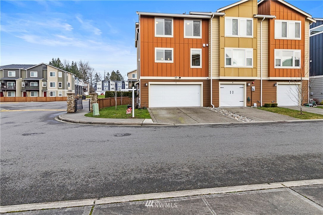 Property Photo:  17424  118th Avenue Ct E C  WA 98374 