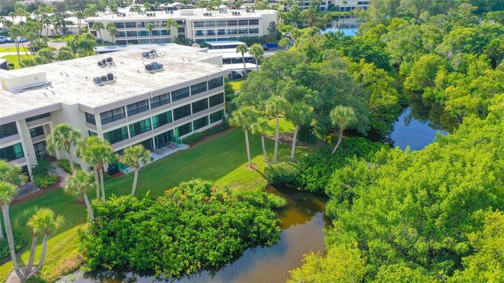 Property Photo:  225 Hourglass Way 305  FL 34242 