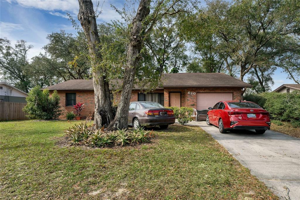 Property Photo:  620 S Blue Lake Avenue  FL 32724 