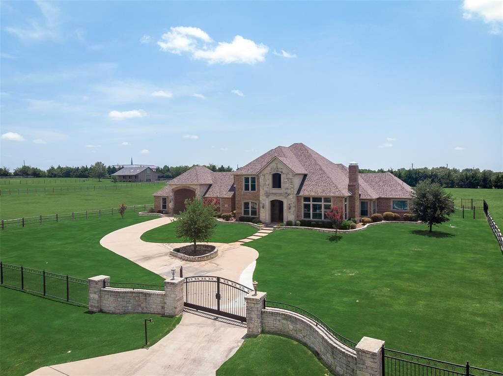Property Photo:  2705 Rolling Meadows Drive  TX 75087 