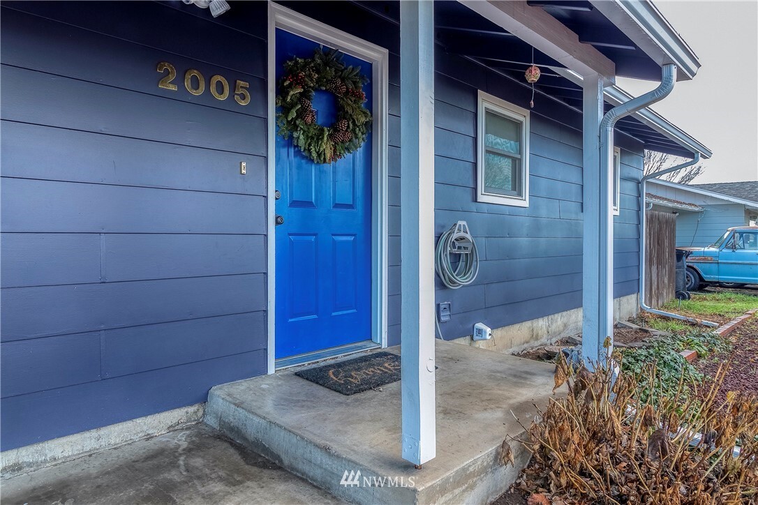 Property Photo: 2005 Glen Erin Drive WA 99362