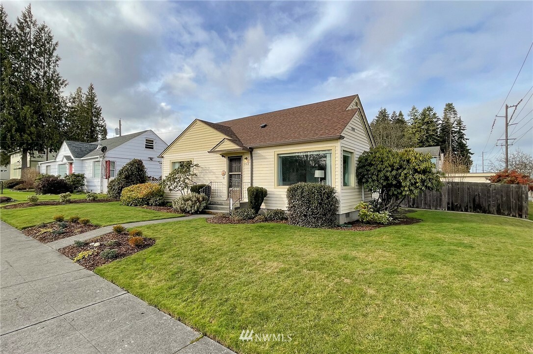 Property Photo:  204 S Francis Street  WA 98362 