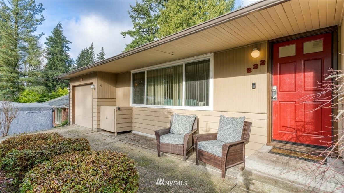 Property Photo: 822 NE 201st Street WA 98155