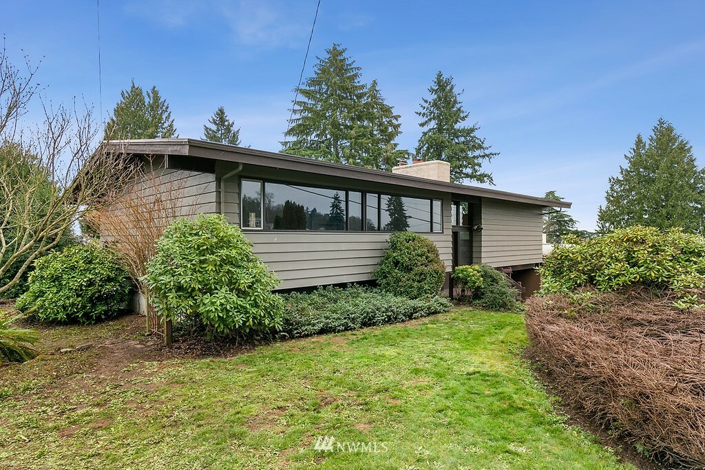 Property Photo: 7610 S 114th Street WA 98178