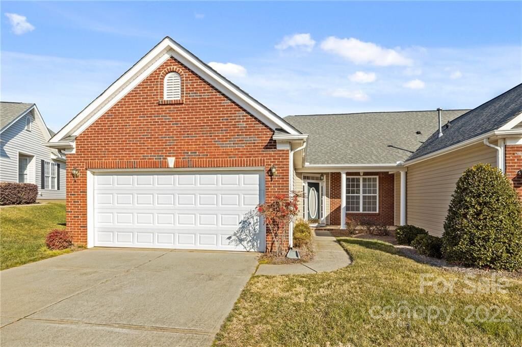 Property Photo: 220 Garnet Court SC 29708