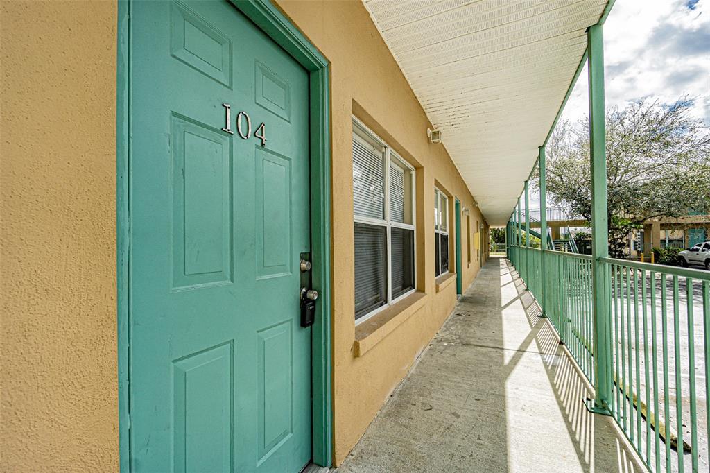 Property Photo: 5822 Congress St 104 FL 34653