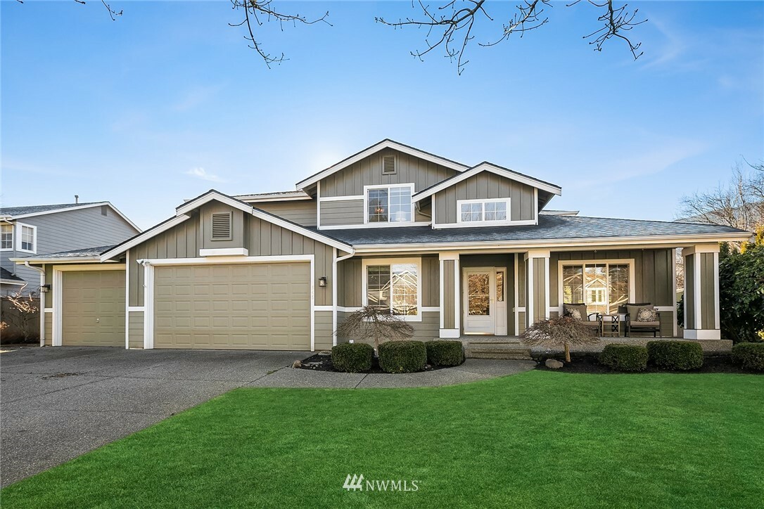 Property Photo:  845 SE 10th Street  WA 98045 