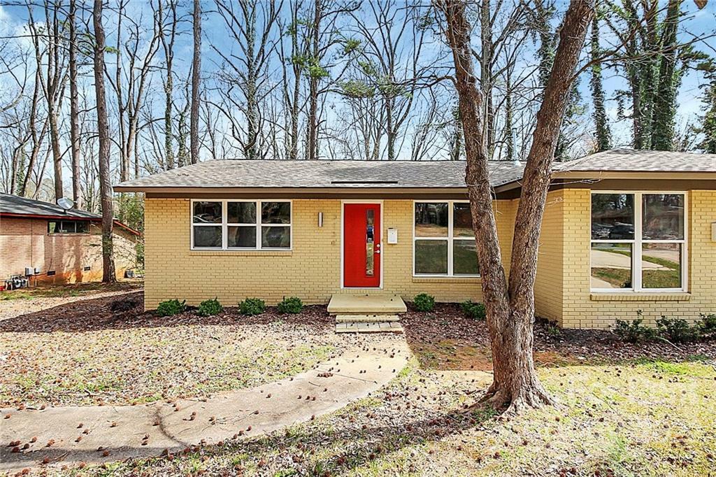 Property Photo:  3138 Erskine Drive  NC 28205 