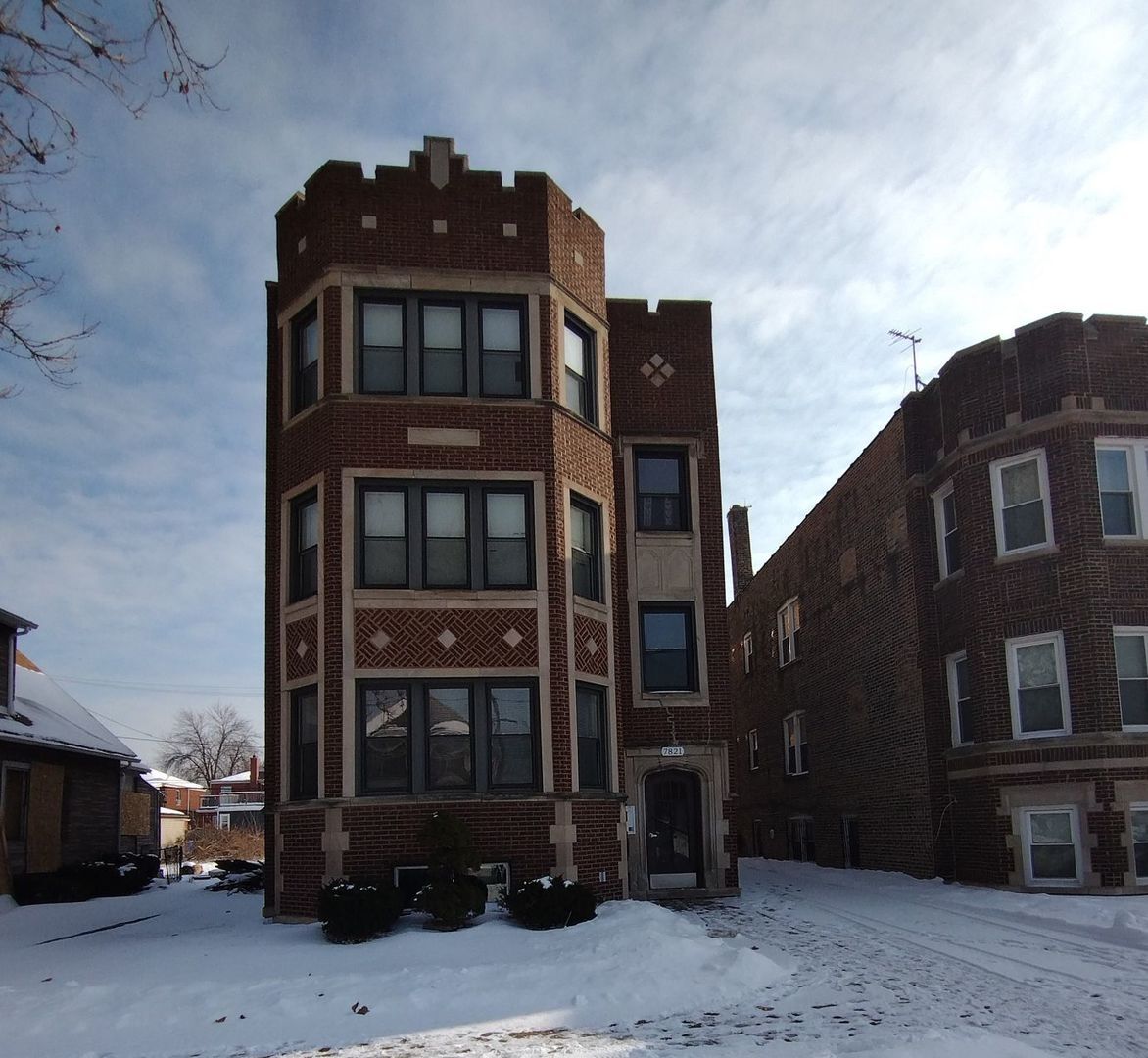 Property Photo: 7821 S Chappel Avenue 1 IL 60649