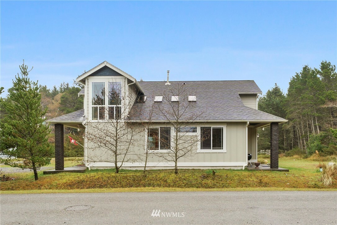 Property Photo: 1017 Surf Street WA 98595