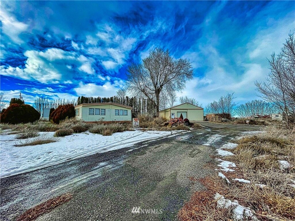 Property Photo:  19910 Road 6 SE  WA 98857 