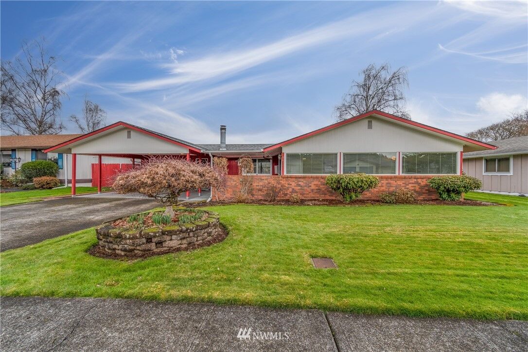 Property Photo:  3834 Oak Street  WA 98632 