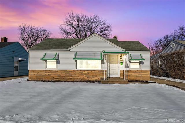 Property Photo: 21711 Maple Street MI 48081