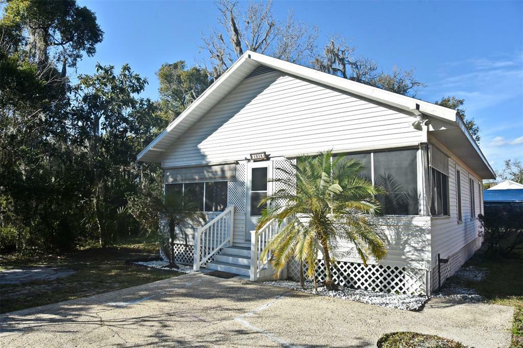 Property Photo:  1015 Martin Street  FL 32720 