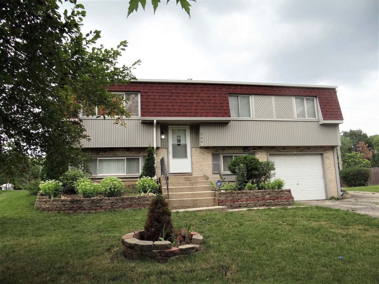 Property Photo:  344 Ruth Circle  IL 60440 