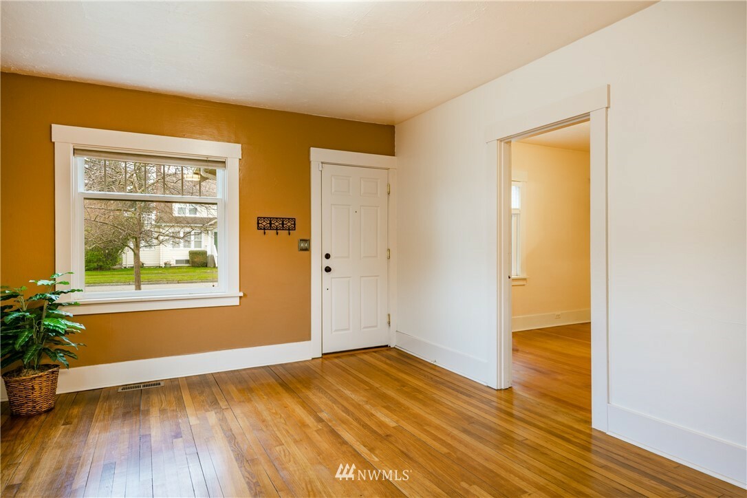 Property Photo:  311 Talcott Street  WA 98284 