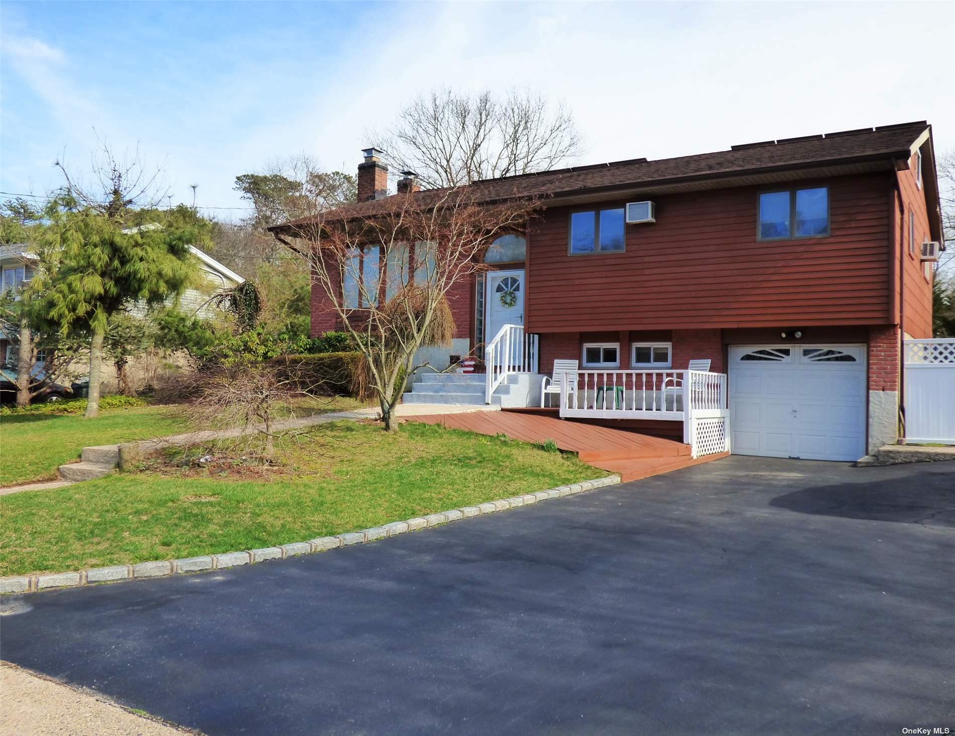 Property Photo:  4 Hindes Court  NY 11787 