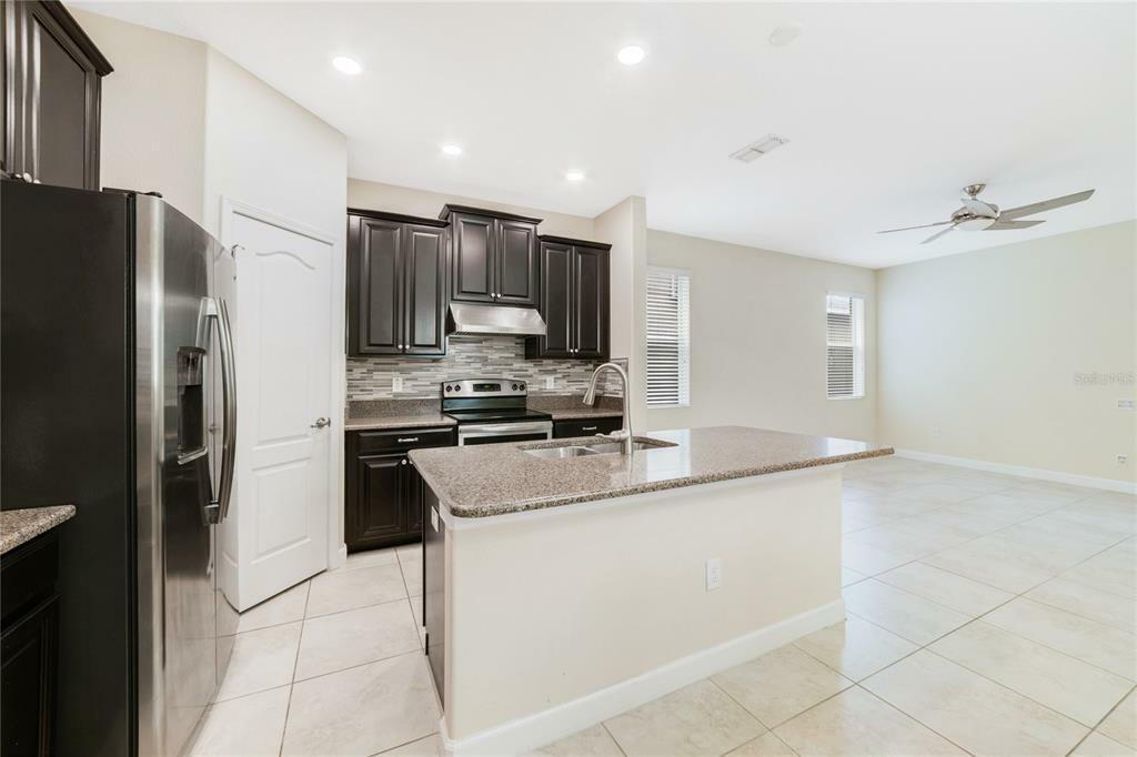 Property Photo:  15037 Evergreen Oak Loop  FL 34787 