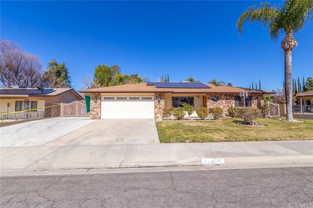 Property Photo: 41590 Lomas Street CA 92544