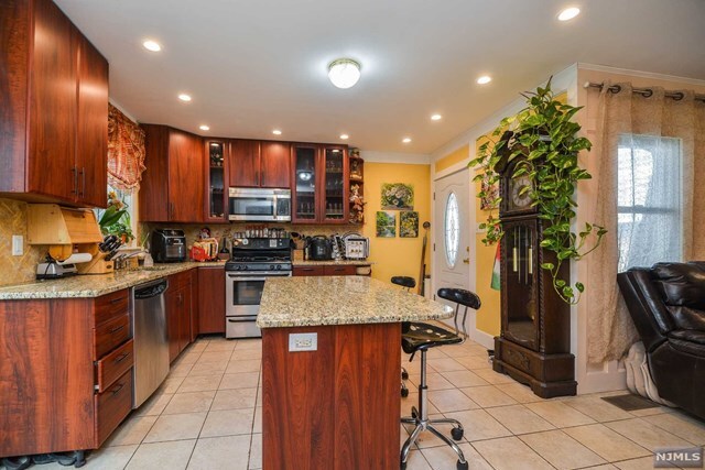 Property Photo:  6 Roger Avenue  NJ 07420 