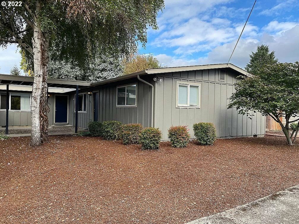 Property Photo: 1625 Linnea Ave OR 97401