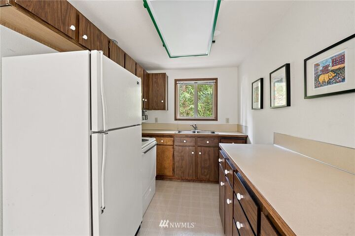 Property Photo: 625 E Pointes Drive W WA 98584