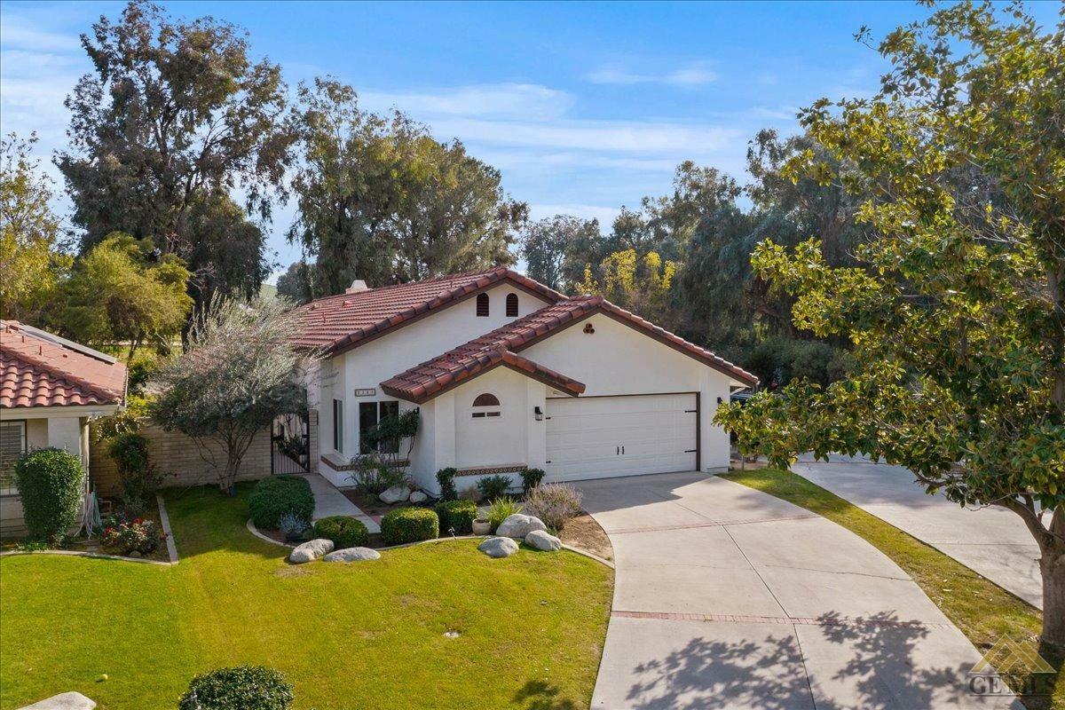 Property Photo:  5301 Muirfield Drive  CA 93306 