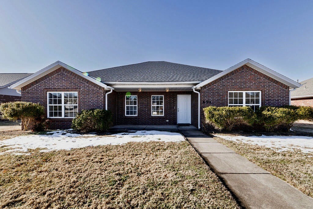 Property Photo:  691 N Meadowlands Drive  AR 72704 