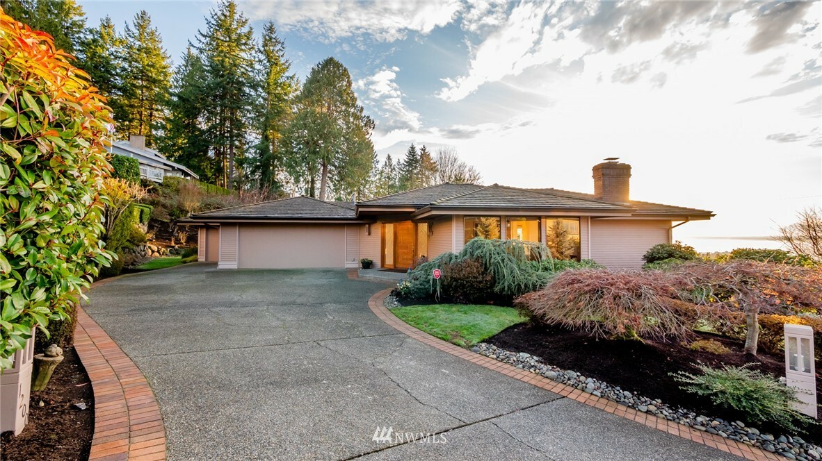 Property Photo:  1200 Viewland Way  WA 98020 