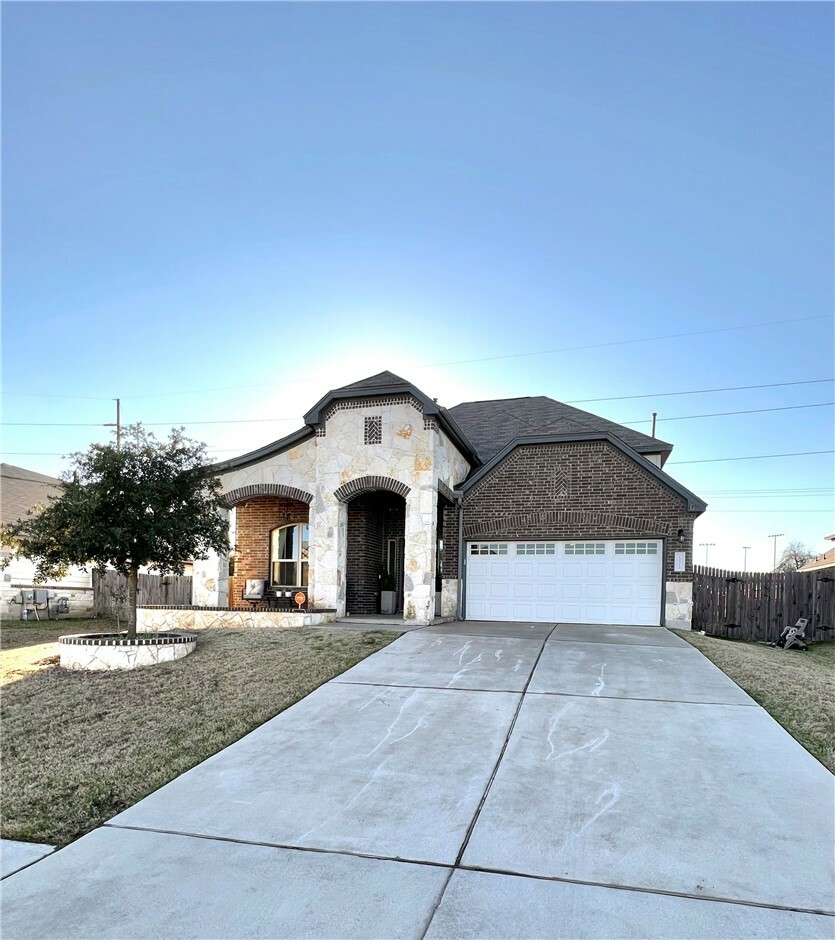 Property Photo: 13312 Larrys Lane TX 78652