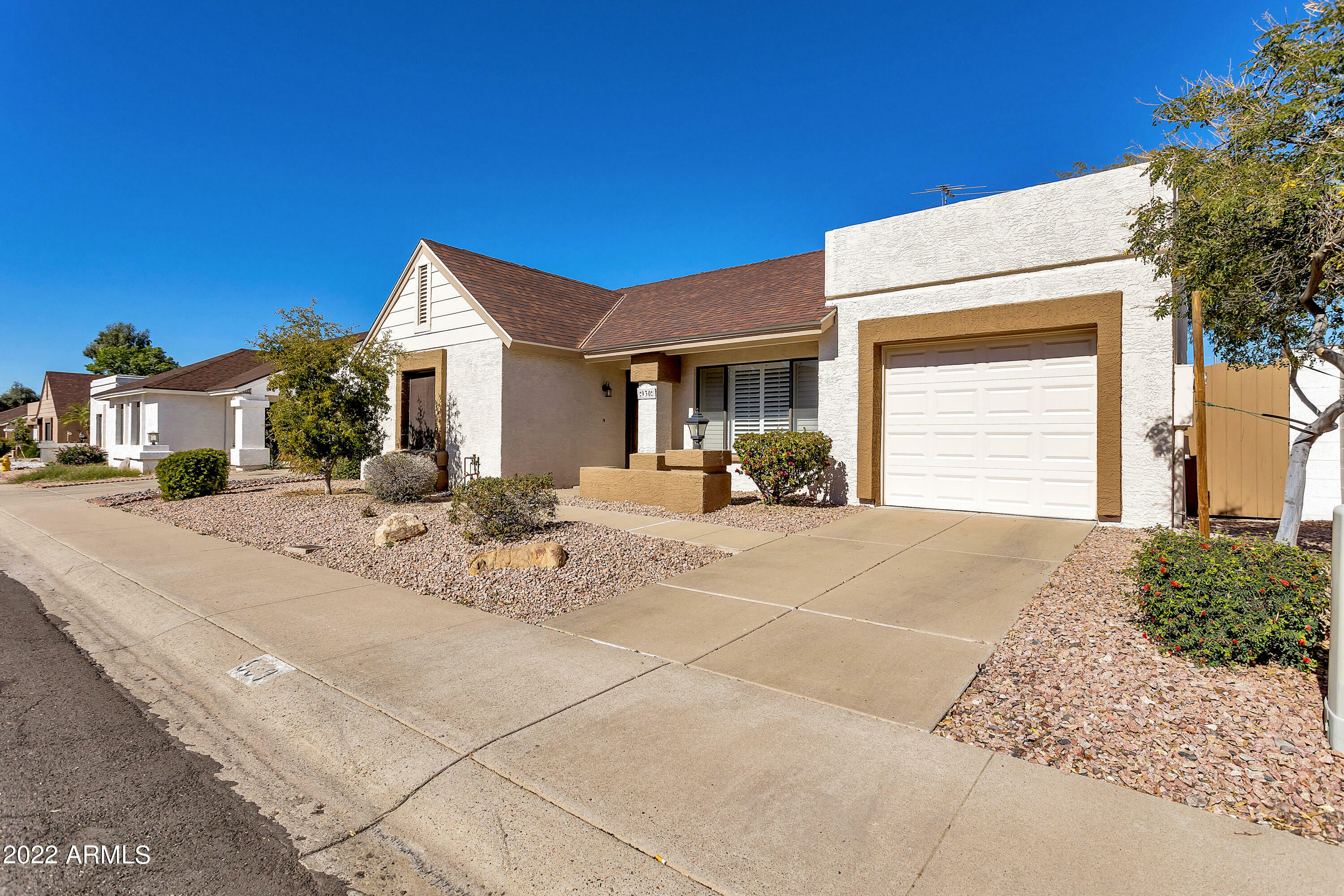 Property Photo:  930 E Wagoner Road  AZ 85022 