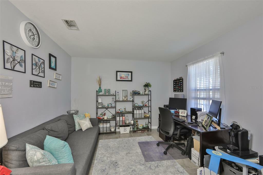 Property Photo:  11201 Leland Groves Drive  FL 33579 