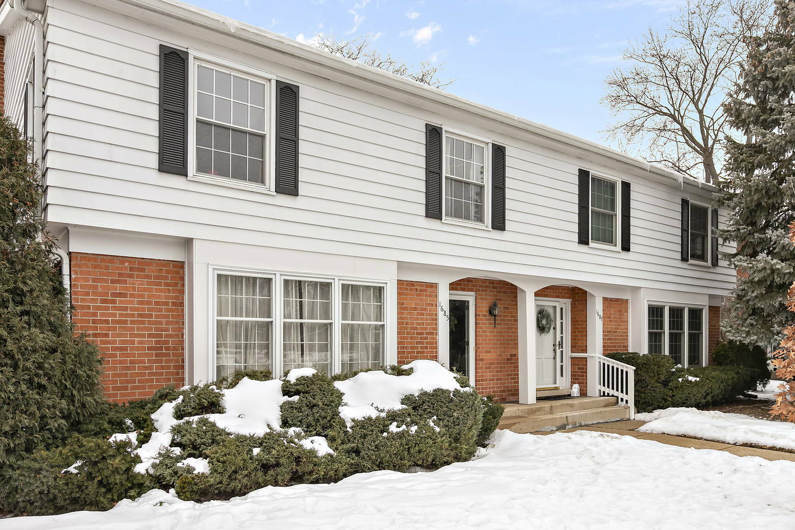 Property Photo:  1685 Colonial Lane  IL 60093 