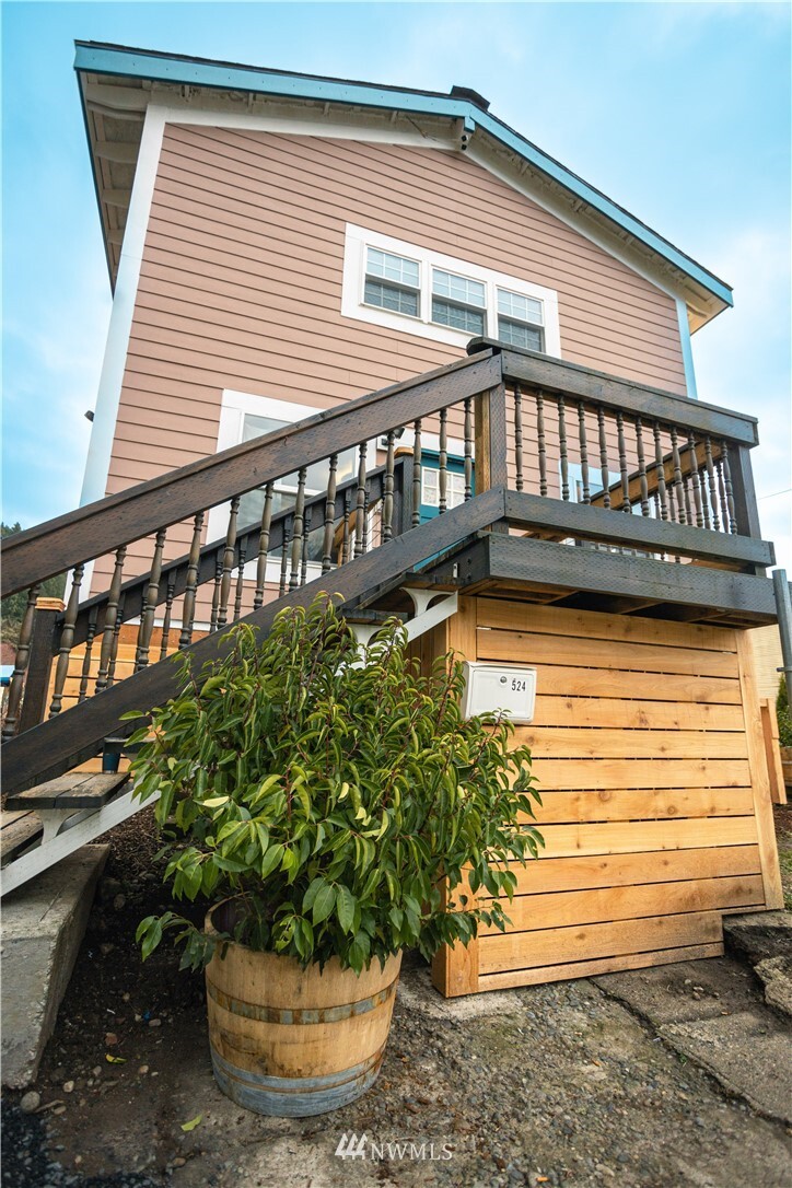Property Photo:  524 E Main  WA 98531 