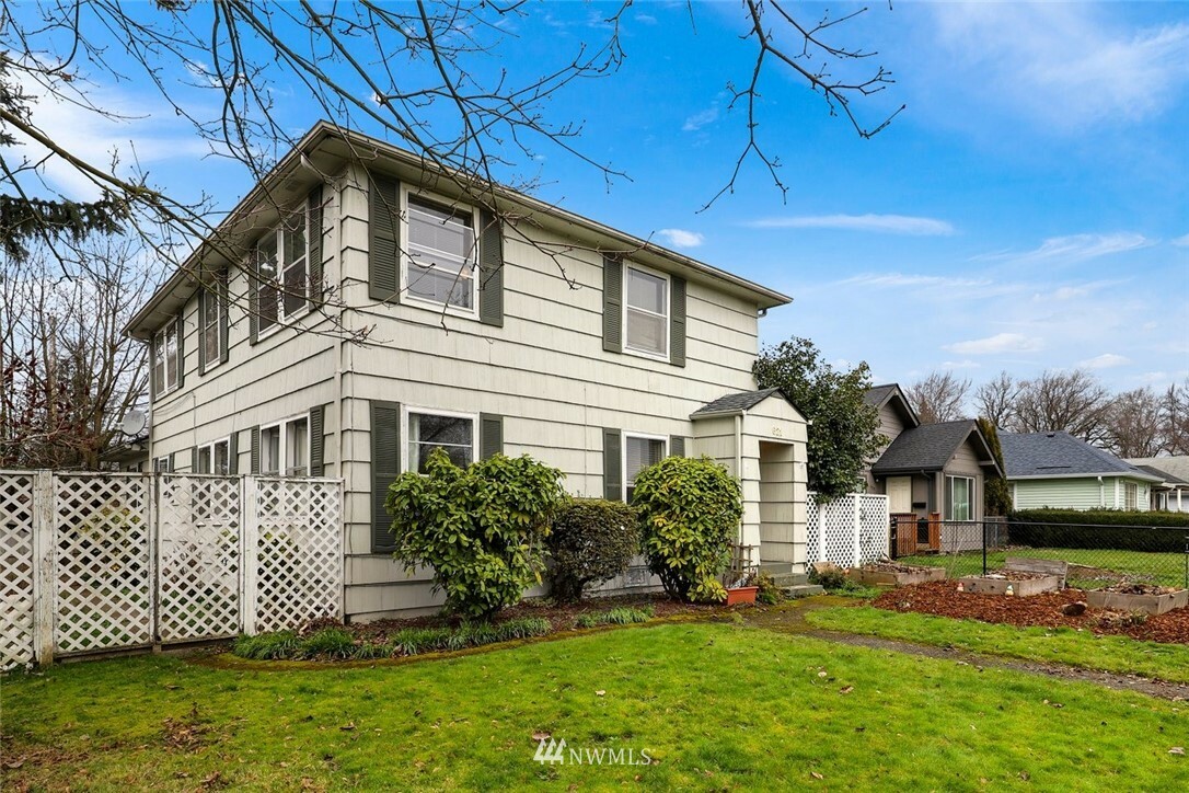 Property Photo:  621 16th  WA 98632 