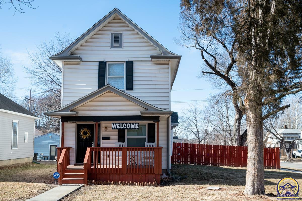 Property Photo:  1105 SW Buchanan St  KS 66604 