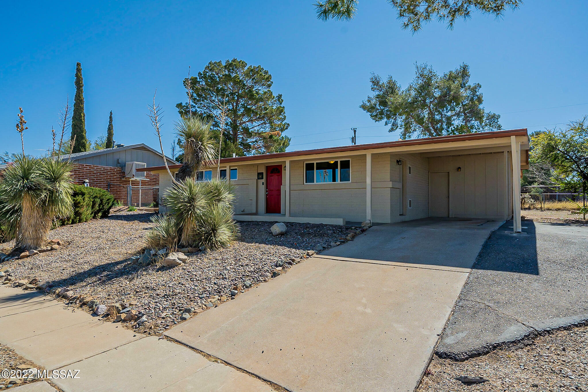 Property Photo:  466 S Holcomb Circle  AZ 85641 